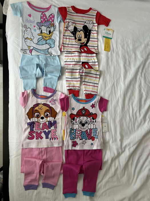 Коледни дрешки-пижами и ромпъри