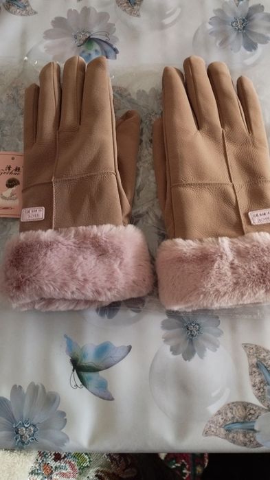 Продаются женские перчатки