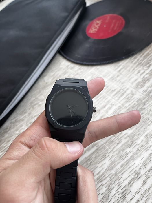 Немецкие часы с черным циферблатом