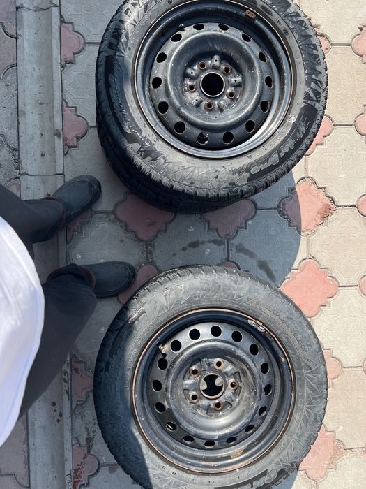 Продам комплект зимних шин вместе с дисками