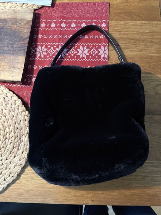 Нова черна чанта с косъм