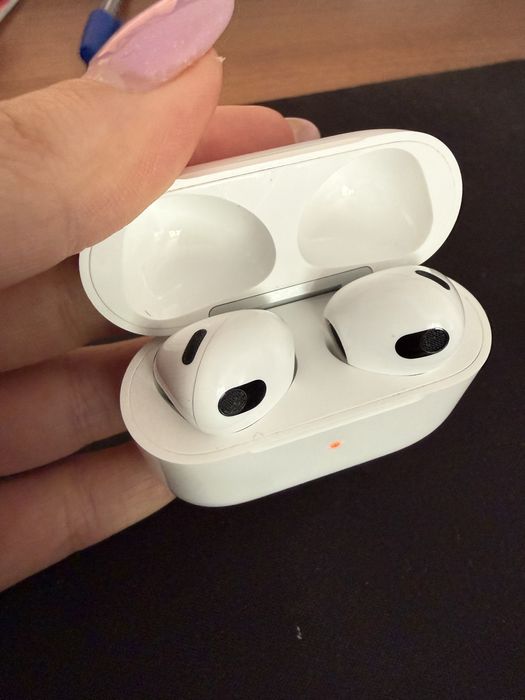 Vând căști Apple AirPods (3rd generation)