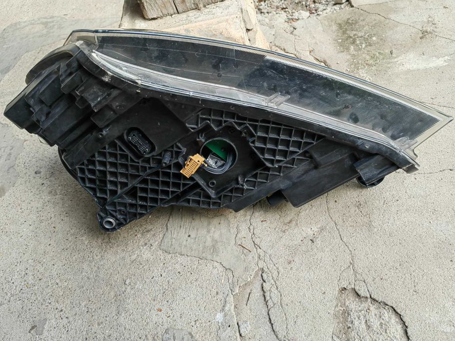 Фар Skoda Superb Bi-Xenon LED 15-19г.десен / Фар Шкода Суперб ксенон Оригинален