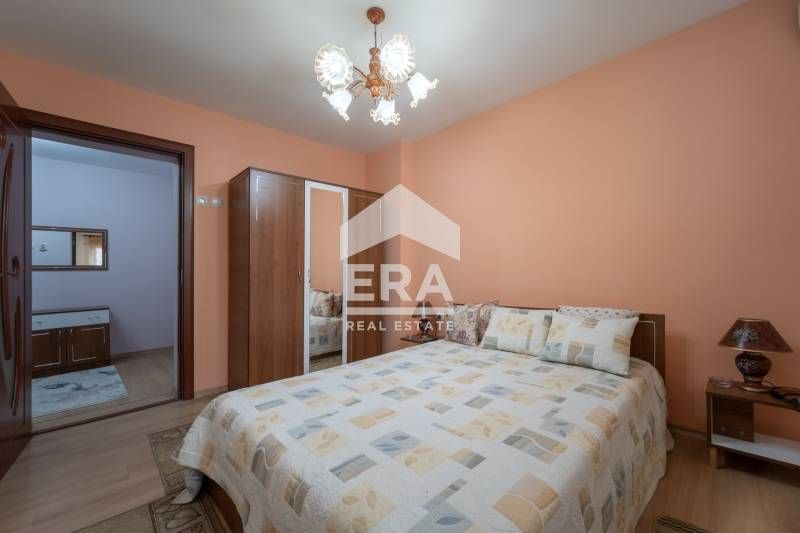 Триетажна градска къща в ж.к. Трошево, гр. Варна