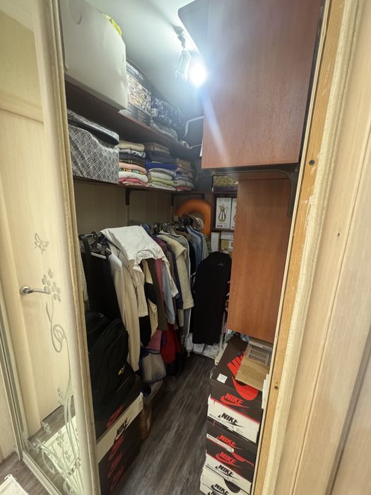 Продам трехкомнатную квартиру
