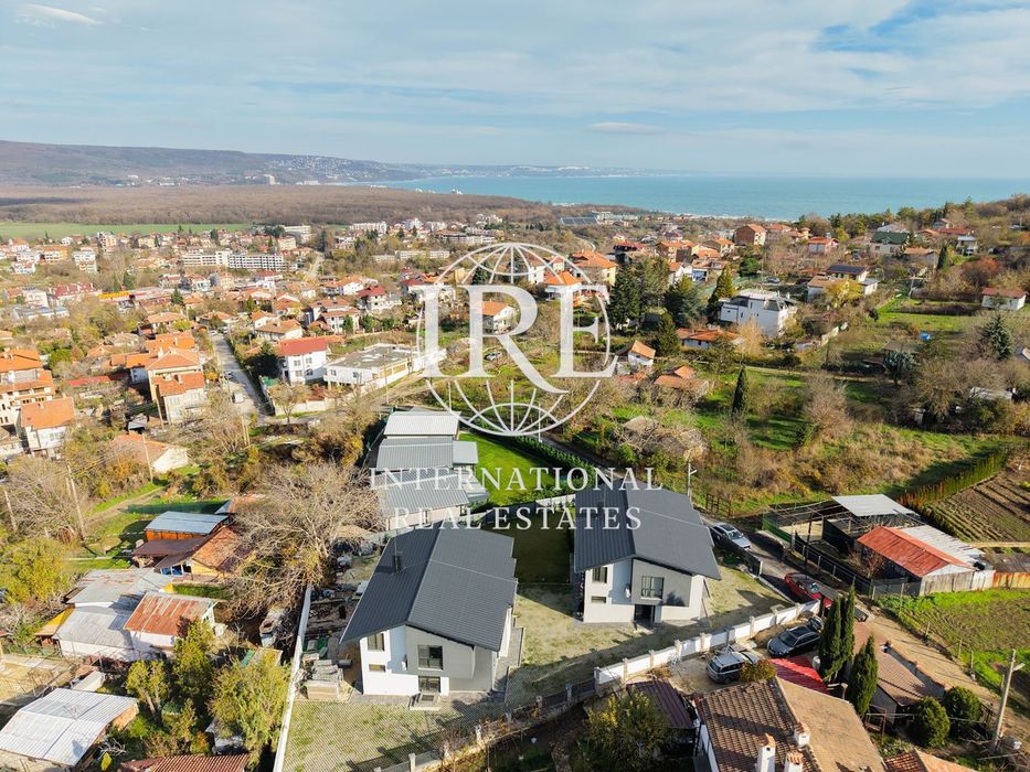 Продава се Къща в с. Кранево, Област Добрич - 300 кв.м за 816 €/кв.м - Снимка #2