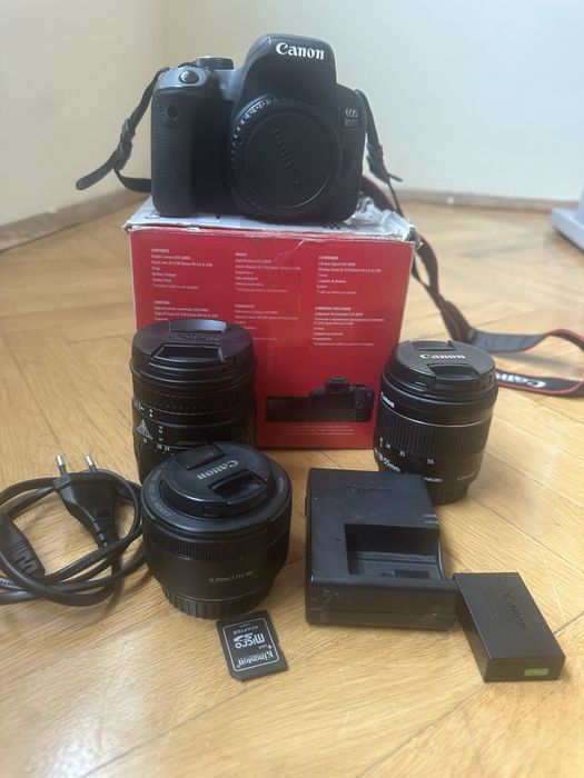 Фотоапарат Canon EOS 800D + 3 обектива, батерия, зарядно и аксесоари