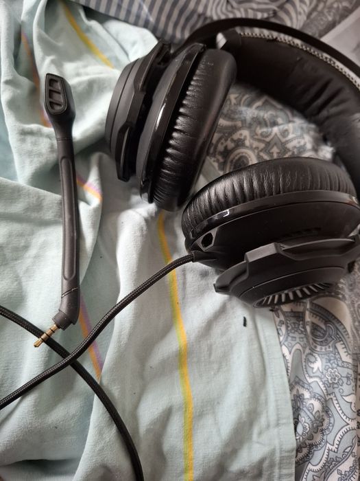 Casti gaming Hyperx Revolver