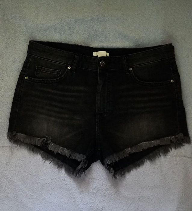 Продам новые джинсовые шорты