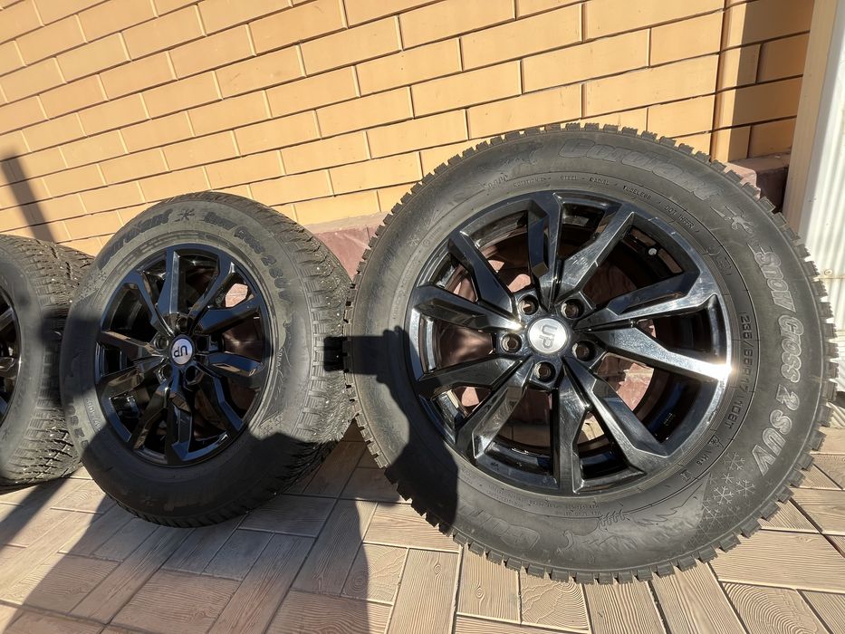 Комплект зимних резин с дисками 235/65/17