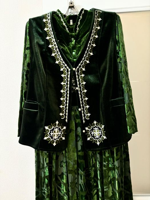 Көйлек сатылады.