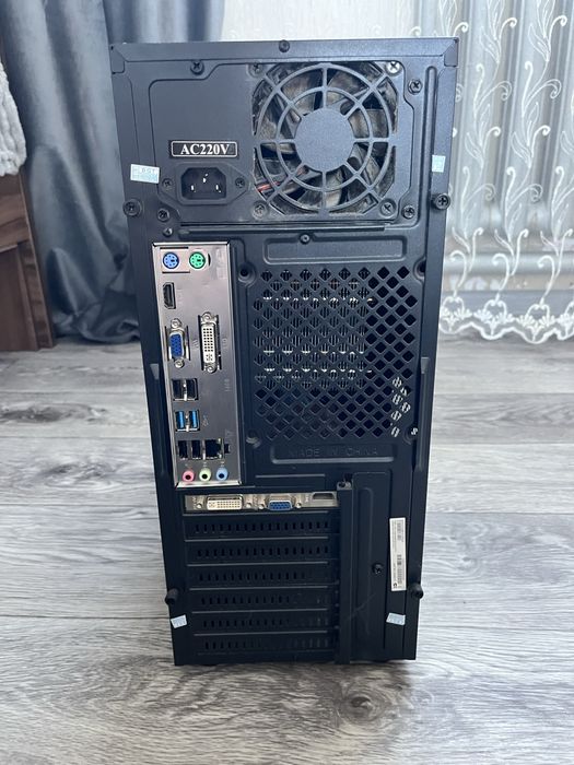 Компьютер и монитор