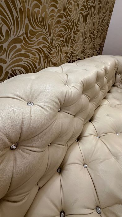 Продавам кожен диван