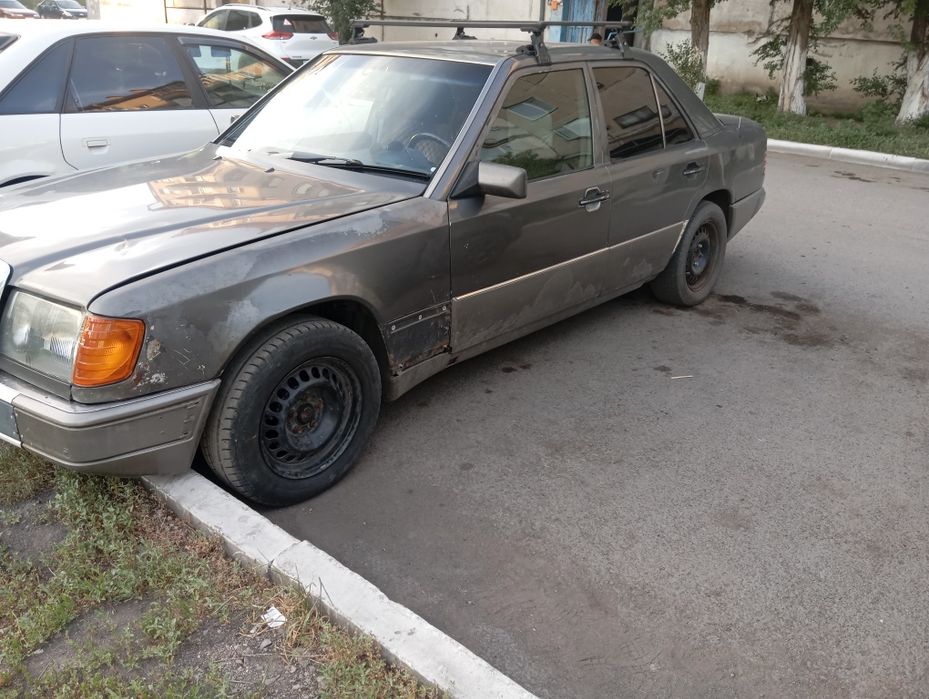 Мерседес 124 продам.