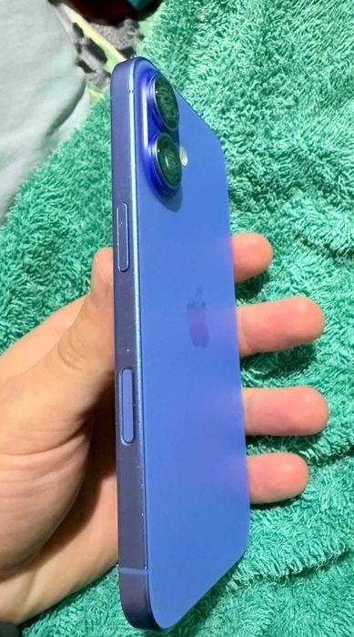 Vand Iphone 16 impecabil