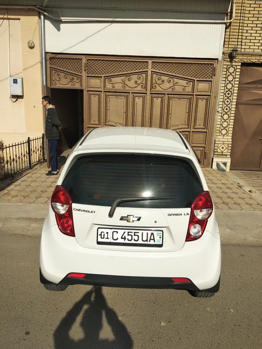 Спарк автомобили сотилади.