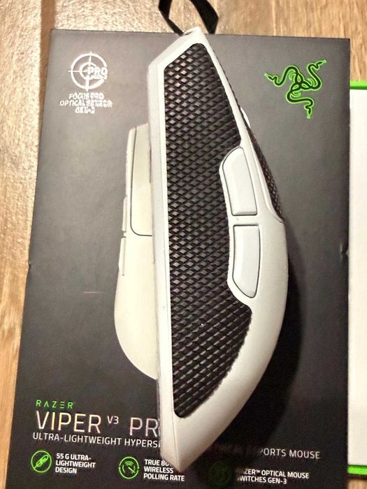Vând Razer Viper V3 Pro White Edition, complet nou