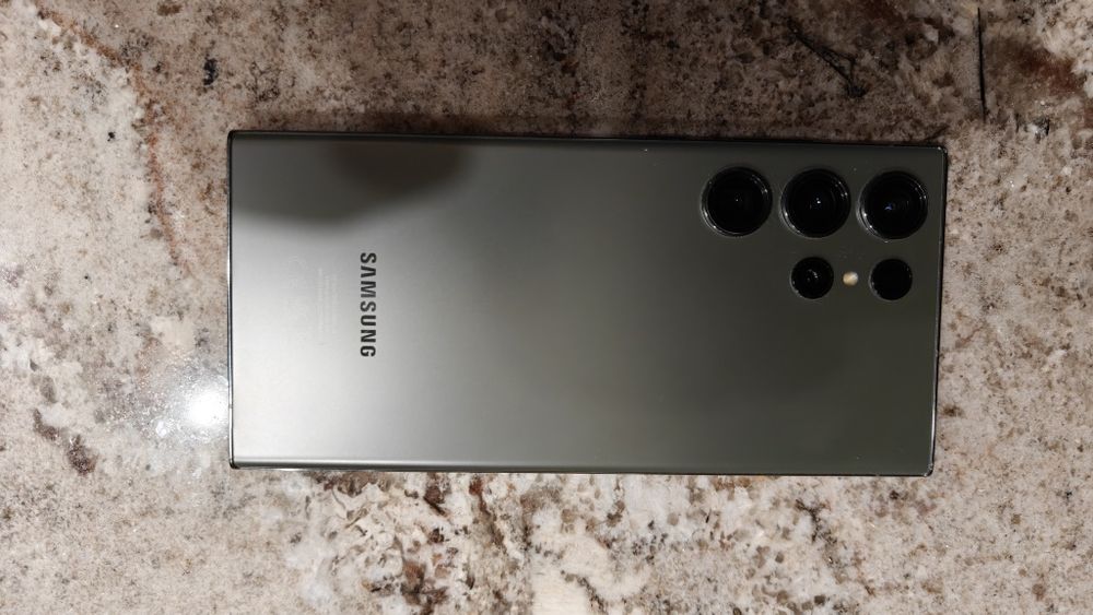 Продавам Samsung S23 Ultra 512GB Green