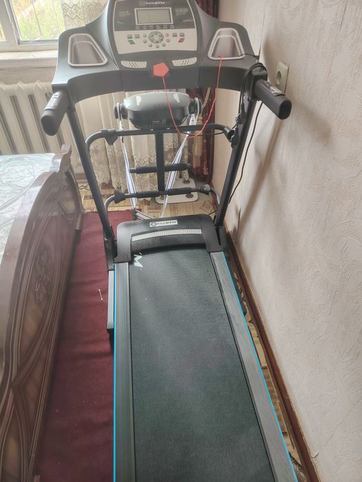 Продаётся беговая дорожка Life Gym 350
