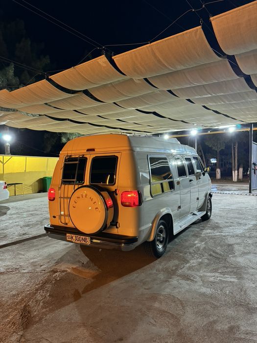 Dodge RAM minivan 2500