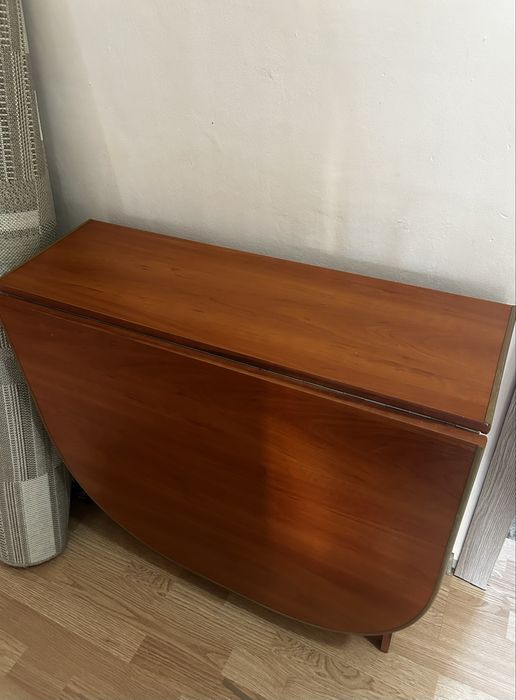 Стол раскладывается