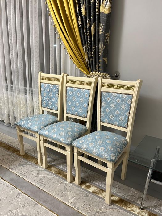 Стол сатылады срочно ?