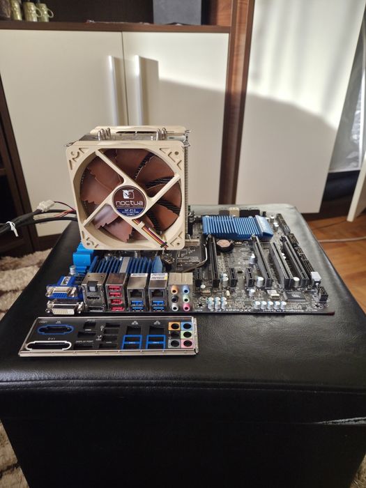 Kit Placă de bază GIGABYTE GA-Z77X-UD5H + i7 3770k + 12gb ram ddr3 + cooler Noctua