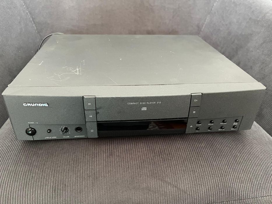 CD-player Grundig (intrare gama FineArts), functional, pentru piese.
