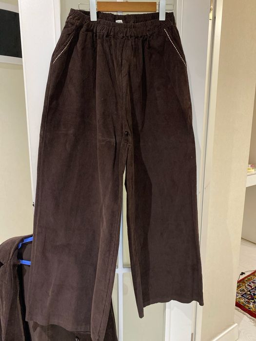 Новый коричневый вельветовый костюм