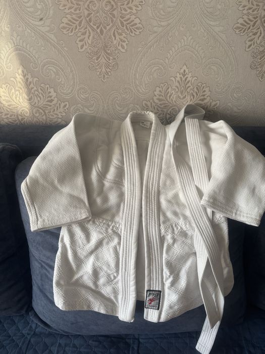 Продам детское кимоно (верх)