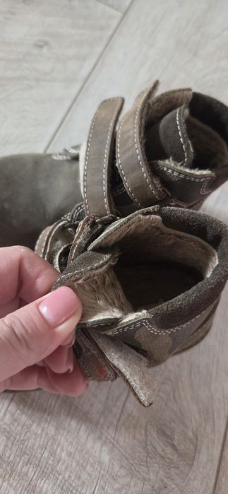 Продам обувь детскую.