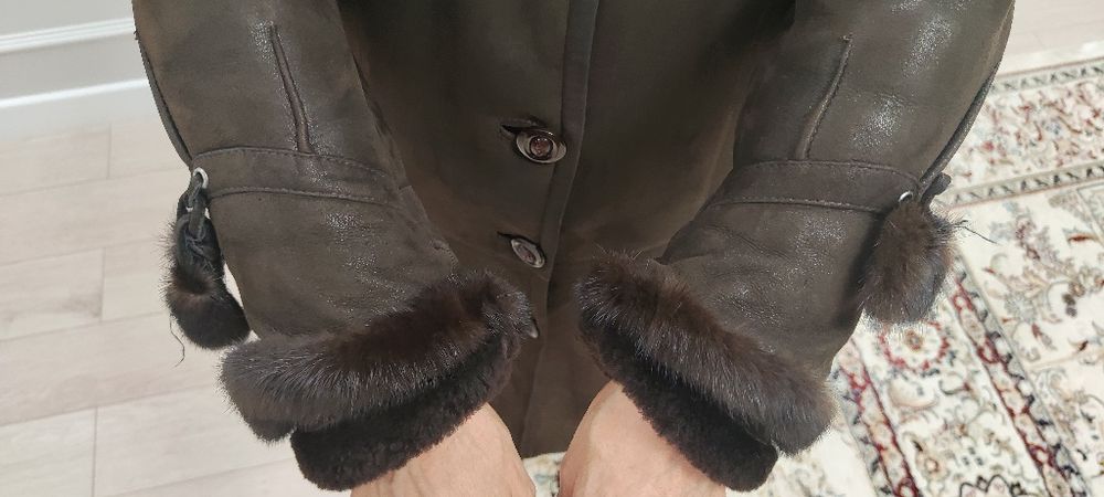 Облегченная дублёнка с норковым воротником и рукавами.