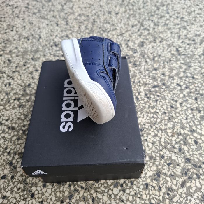 Детски маратонки  адидас.