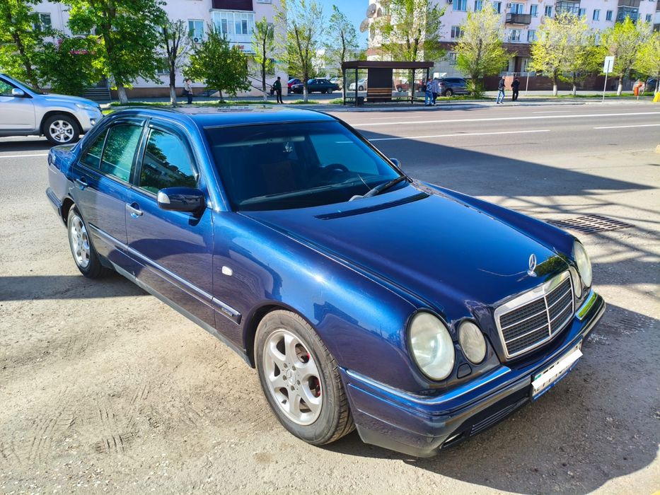 Mercedes-Benz W210