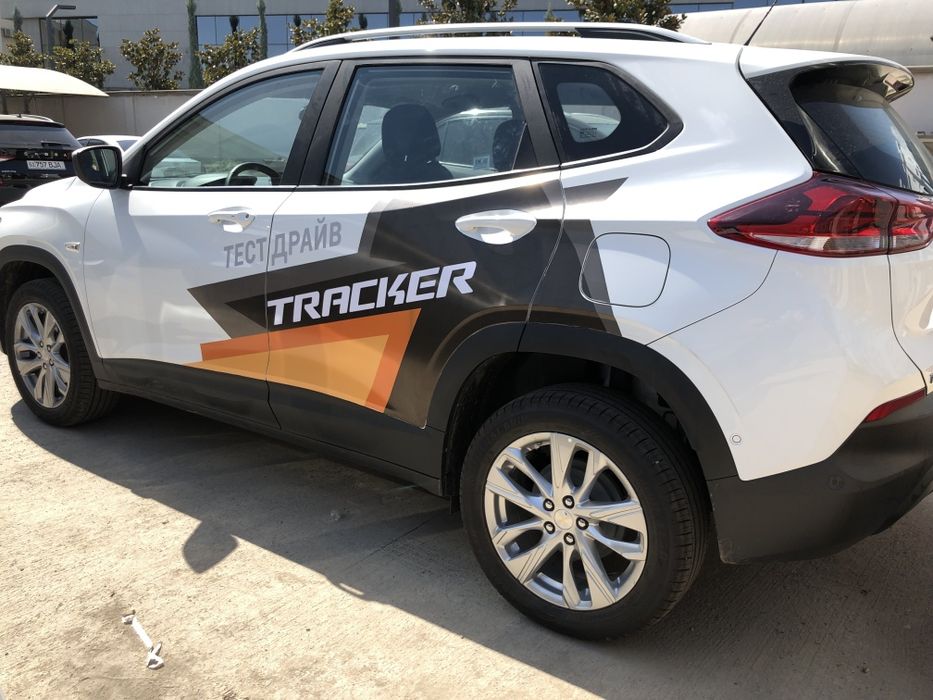 Реклама на авто и брендирование Мошинага реклама