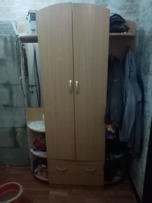 Продам шкаф в прихожую
