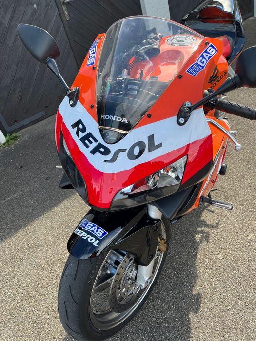 Motocicleta Honda CBR600RR PC37