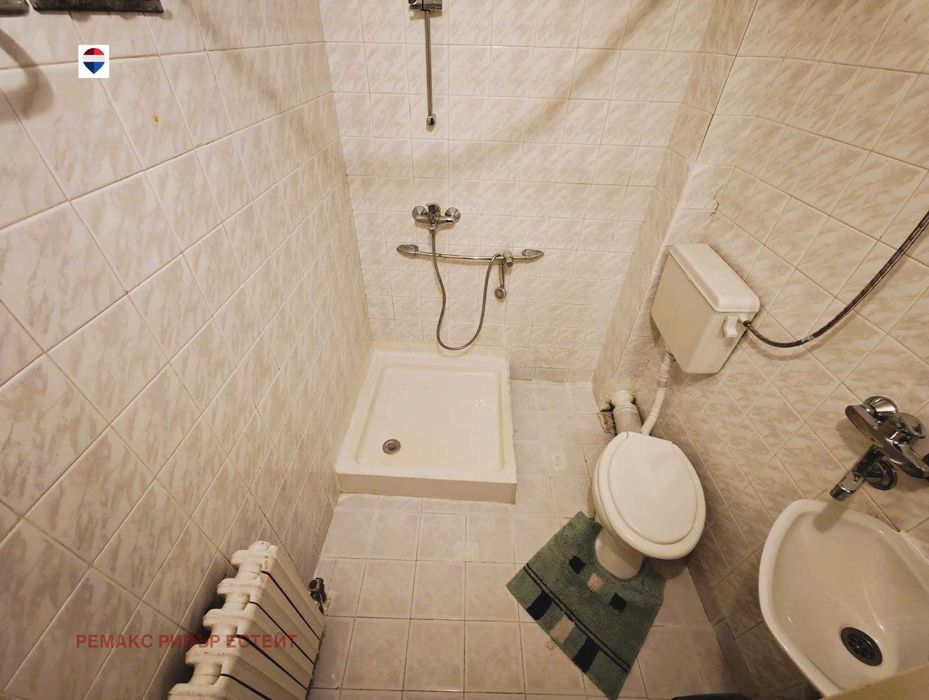 Тристаен апартамент с паркомясто за продажба кв. Хъшове