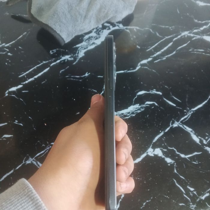 Telfon sotiladi oladiganla busa tel qilasila xolati zur