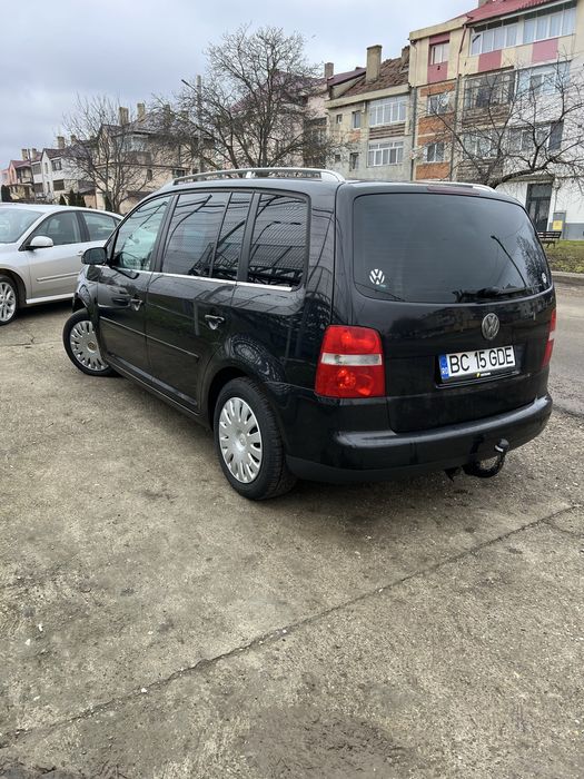 Vând Volkswagen Touran