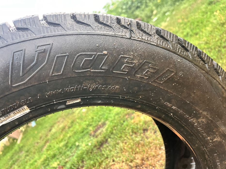 Зимние шины 185/65R15