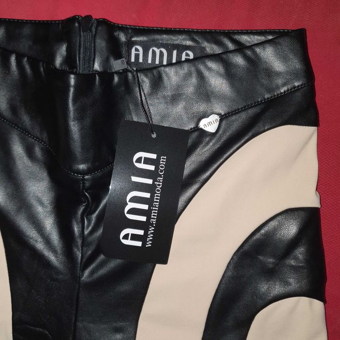 Amia кожен комплект