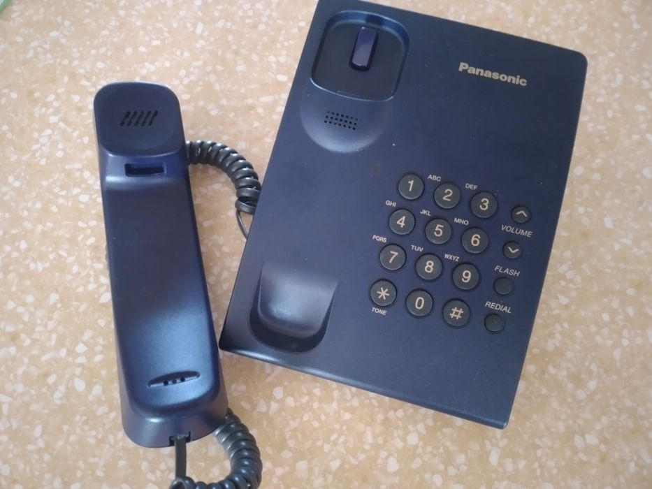Стационарный телефон Panasonic. Рядом с Каргу.