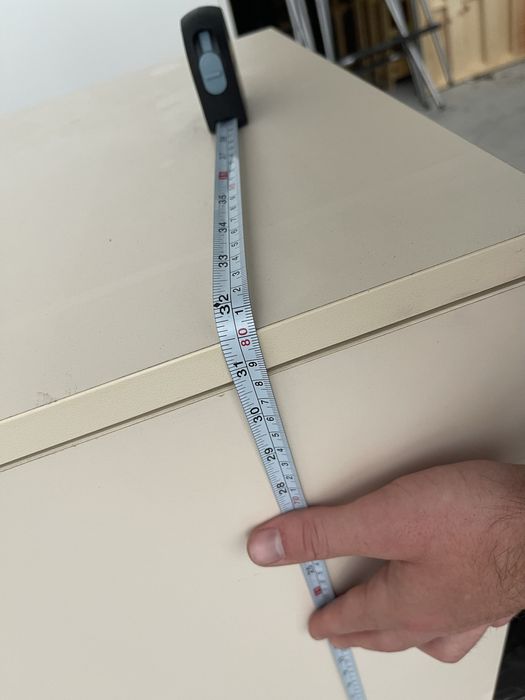 Мебели шкаф и маса