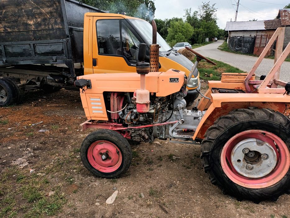 Vând tractor cu freză în stare de funcționare