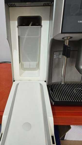 Професионална кафе машина Melitta Cafina XT5 + хладилник