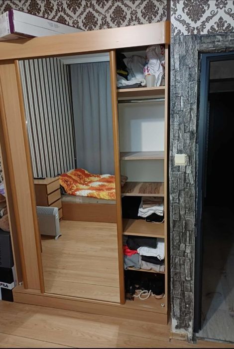 Голям гардероб с плъзгащи врати