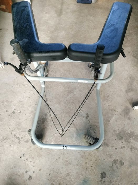 Cadru metalic cu roti,aplicații medicale