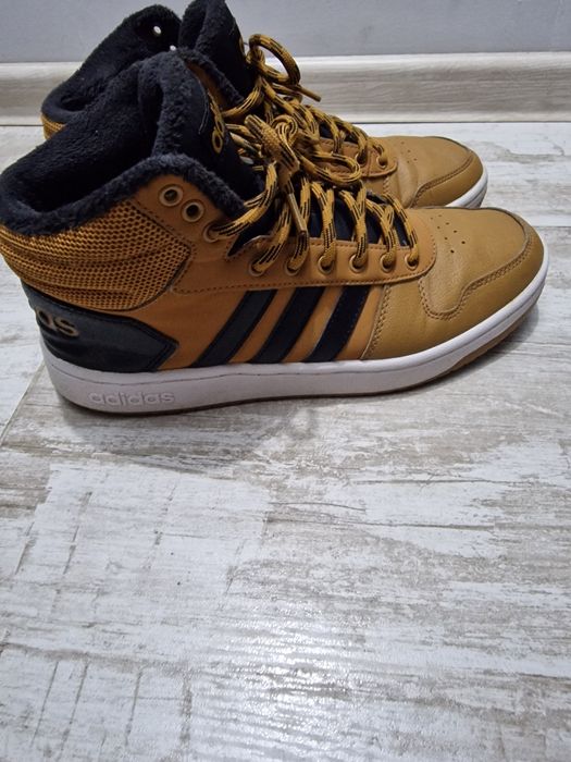 Vând adidași Adidas