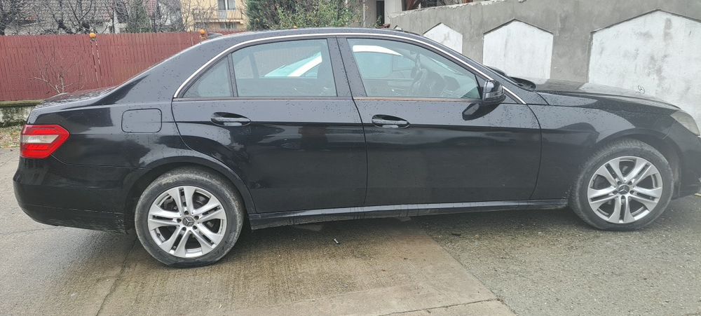 Vând Mercedes E220 D